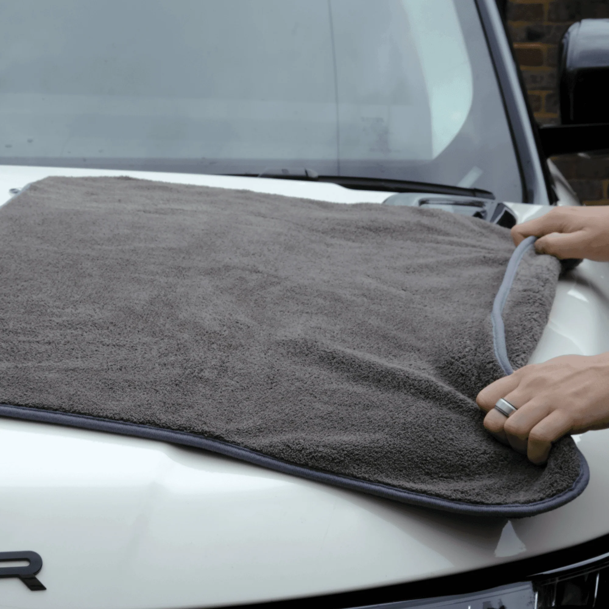 Microfibre Heavyweight Drying Towel (1000 gsm) - Image 4